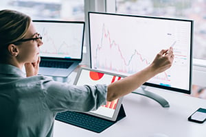 portfolio manager tracking stock market performance